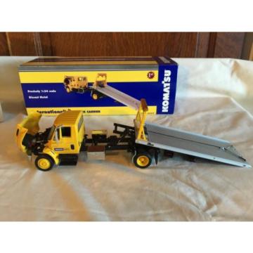 First Gear 1:34 International Truck Slide Back Komatsu Equipment