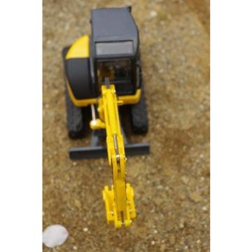 Diamond pet DK-6104 1/32 scale Komatsu mini excavator PC50MR Gareo