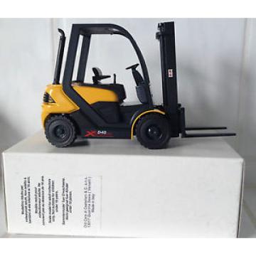 HEAVY TRUCK OM XD40 ( = Linde brand)   forklift truck fork lift 1/25 MINT IN BOX