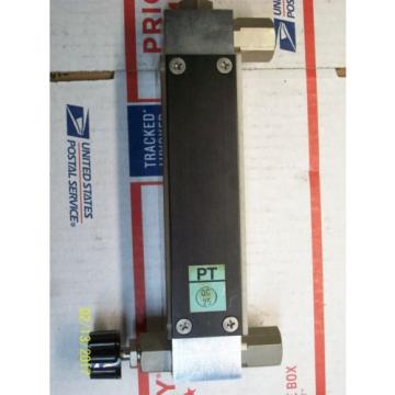 UNION CARBIDE LINDE GLASS TUBE FLOW METER  R-8M-75-1 , S-925-J-193-AAA