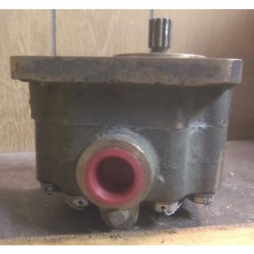 Bronze Hydraulic Pump with Splined Shaft - P/N: 06254701001 (NOS)