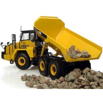 UH8035 UH Universal Hobbies Komatsu HM250 Construction Machine Truck 1:50 Scale